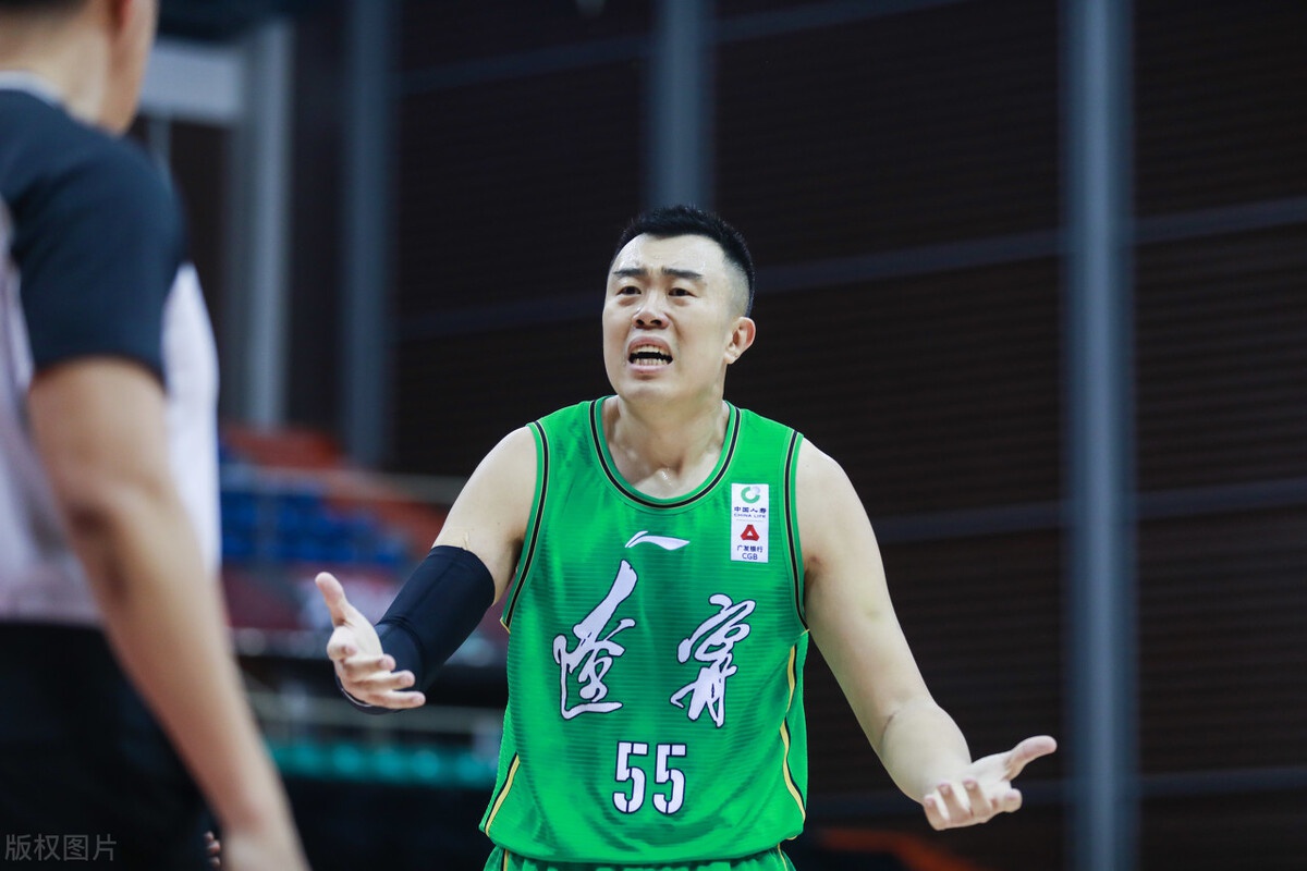 九游体育APP-拜仁慕尼黑迎CBA常规赛关键赛；今夜迎来里程碑；话题不断；球探报告显示潜力的简单介绍
